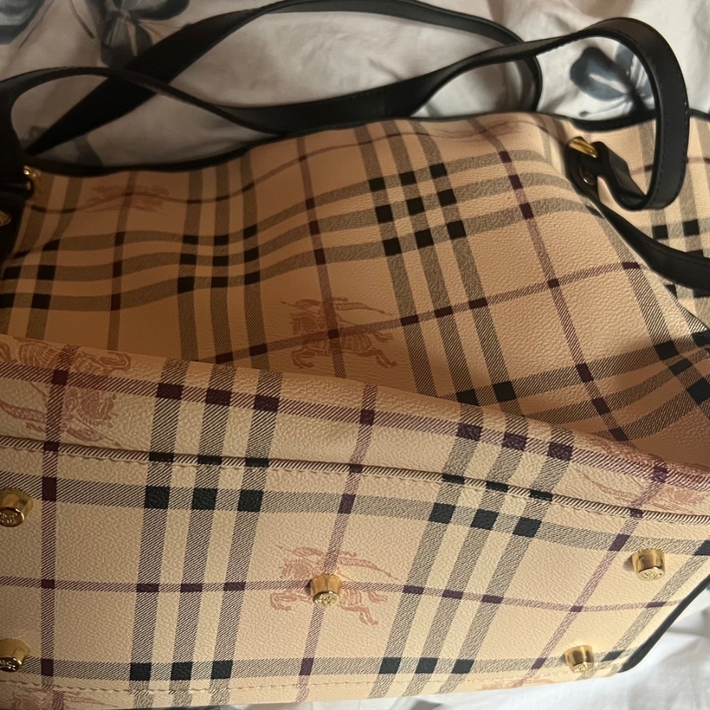 Burberry Tote - Picture 4 of 5